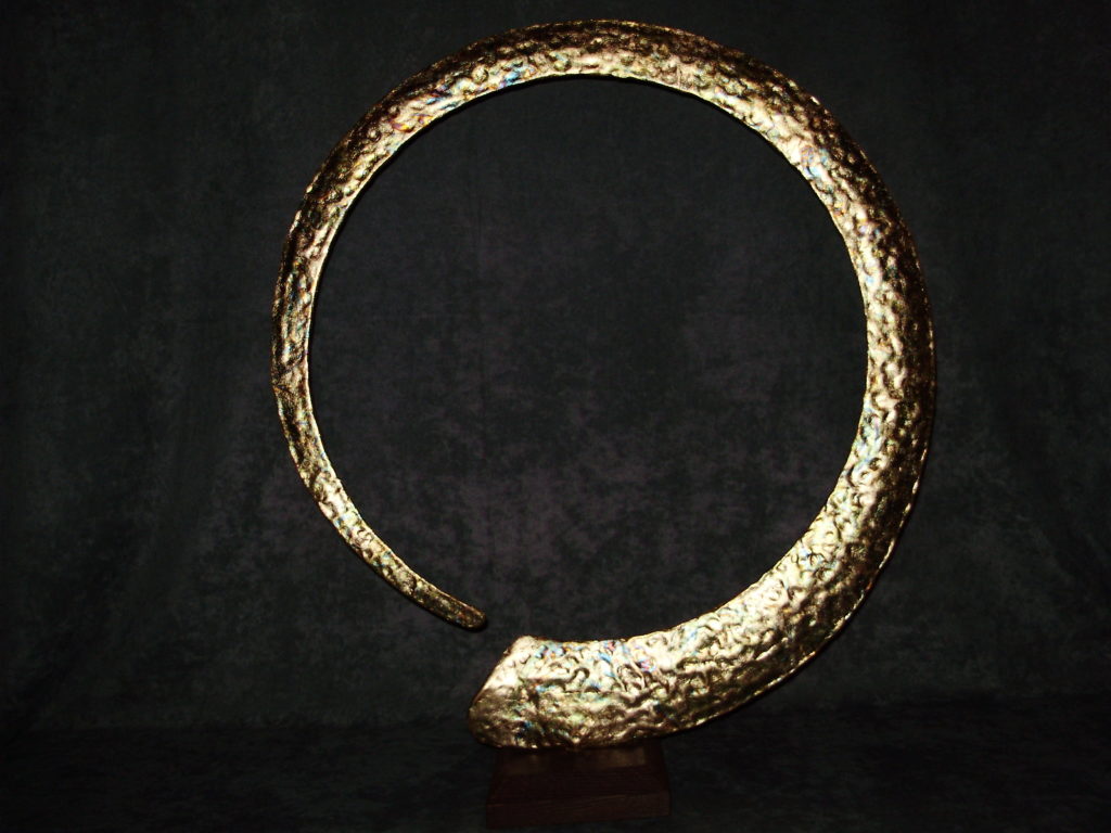 EARTH ENSO - Hammered Clay With Gold Leaf