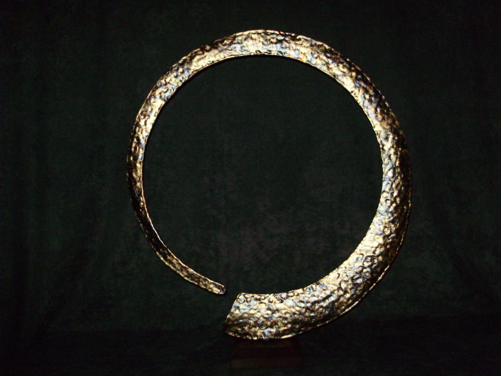 WATER ENSO - Hammered Clay With Gold Leaf